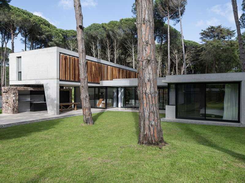 Casa Travesia fachada exterior con aberturas PVC Welthaus. Foto Diego Medina